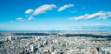 ビルと青空の写真